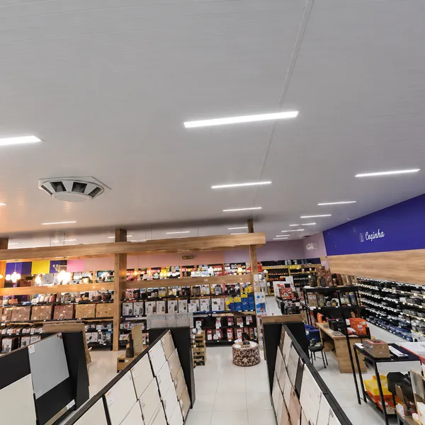 Setor de cozinha e pisos da Freitas Home Center visto do alto
